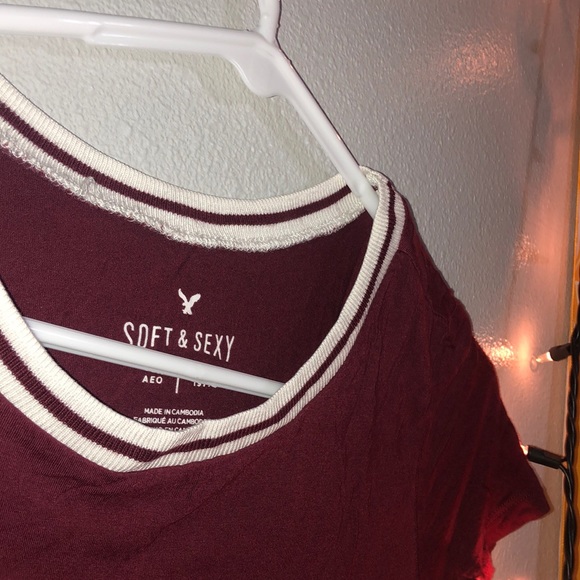 American Eagle Soft & Sexy Maroon Tee - Picture 2 of 2